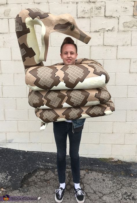 This idea came to me a couple years ago, but was something I put on the back burner when I would come up with what I thought were better ideas. This year I finally went for it, and I’m very happy with the results. This... Diy Snake Costume, Snake Costume For Kids, Snakes Sketch, Snakes Scary, Snakes Photography, Snake Halloween Costume, Diy Animal Costume, Snakes Quotes, Snakes Painting