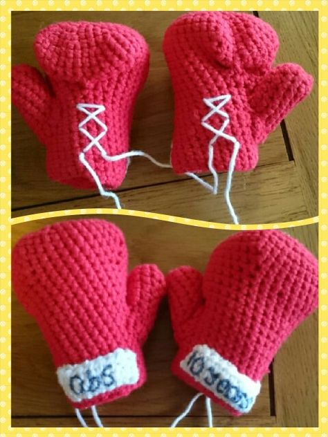 Mini boxing gloves thanks to the pattern from https://www.etsy.com/shop/BrianaKcrochet Crochet Boxing Gloves Pattern Free, Amigurumi Accessories, Crochet Newborn Outfits, Crochet Kingdom, Crochet Baby Photo Prop, Baby Fancy Dress, Baby Gloves, Crochet Toys Free Patterns, Spool Knitting