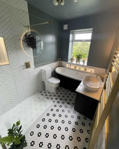 1920 Home Decor Interior Design, Victorian House Bathroom, 1920 Home Decor, Daisy Tile, 1920s Bathroom, 1920 Home, 1920s House, Victorian Bathroom, Gorgeous Bathroom