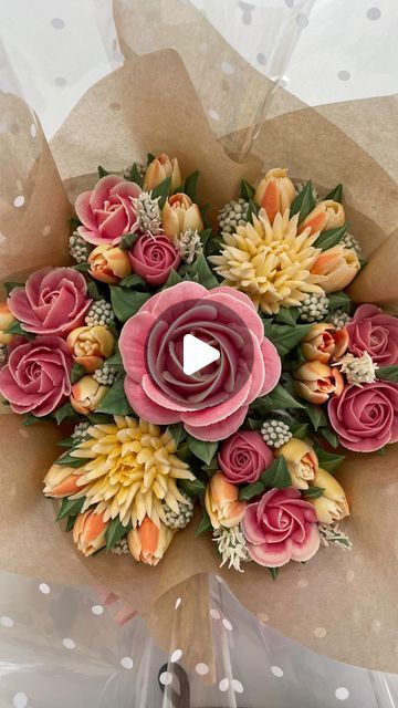 1,261 likes, 22 comments - petals_bakehouse on February 21, 2024: "A little peek of a premium bouquet in the making! 💐 I have a few tutorials on the website including the ‘cluster of flowers’ which are great for adding detail to a bouquet. Link in bio 💕 . #cake #cupcakes #cupcakedecorating #piping #baking #frosting #americanbuttercream #flowers #cupcakebouquet #tutorials #caketutorials #decoratingtutorials #ediblecupcakes #petalsbakehouse". Baked Bouquet Cupcake Flower, Cake With Bouquet Of Flowers, How To Make A Cupcake Bouquet Tutorials, Cupcake Rose Bouquet, Fall Floral Cupcake Bouquet, Cupcake Flowers Tutorial, Fall Flower Cupcakes Ideas, How To Make Flowers On Cupcakes, Cupcake Flower Bouquet Tutorial