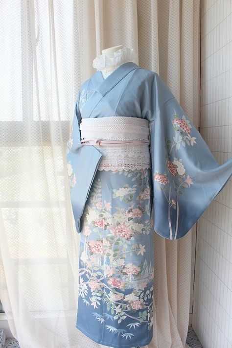 Kimono Women Traditional, Kimono Undergarment, Japanese Kimono Women, Light Blue Kimono, Yukata Women, Pretty Kimonos, Kimono Accessories, Obi Kimono, Kimono Traditional