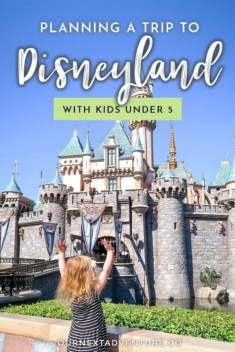 Planning a trip to Disneyland with kids under 5 (babies, toddlers or preschoolers)? Read how to plan one perfect day at Disneyland California (+free printable rides map + planner!) #disneyland #california #disney #usa #familytravel // Family Travel Destinations | Travel with Kids | Family Vacation Ideas | California Bucket List | Best Time to Visit Disneyland | Best Rides for Toddlers | Disneyland with Baby | Disneyland Tips | What to Eat | Disneyland Itinerary | Where to Stay | What to Pa Disneyland Rides For Toddlers, Disneyland With Kids, Disneyland With A Toddler, Travel Outfit Summer Airport, Disneyland Rides, Disneyland Planning, Trip To Disneyland, Disneyland Tips, Disneyland Vacation