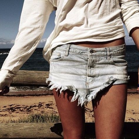 Lasso Aesthetic, Elle Ferguson, Denim Shorts Outfit, Cooler Look, Stockholm Fashion, Denim Cutoffs, True Religion Jeans, Looks Style, Fashion Killa