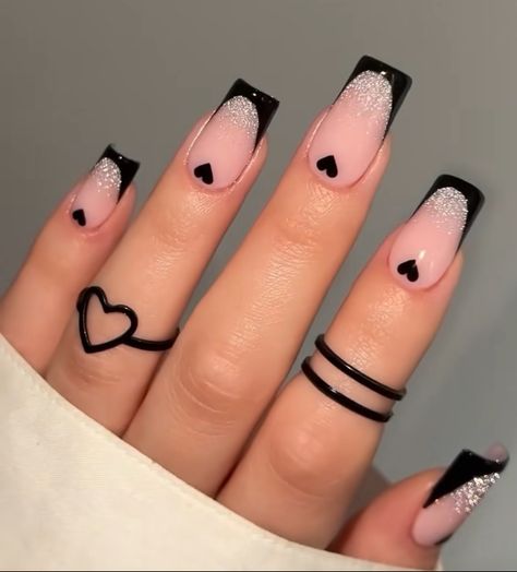 Nagel Tips, Gold Powder, Popular Nails, Hot Nails, Nail Designs Spring, Manicure E Pedicure, Nail Accessories, Black Heart, Black Nails