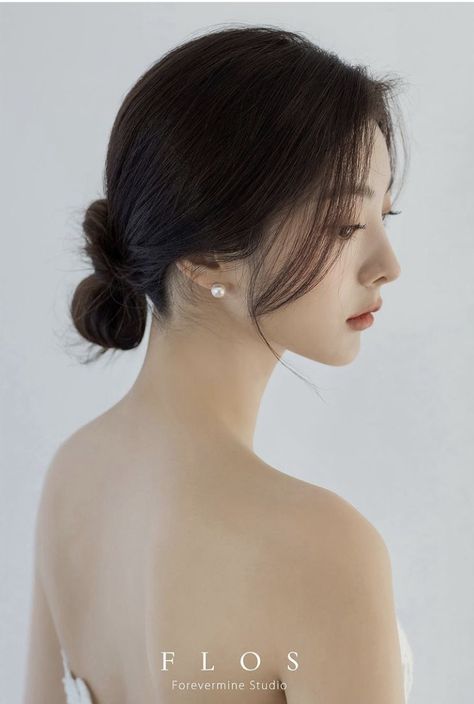 Korean Wedding Hair, Bridesmaid Hair Makeup, Hairdo Wedding, Bridal Hair Inspiration, Bridal Hair Updo, Hair Arrange, Wedding Hair Inspiration, Hair Shine, Bridal Hair And Makeup