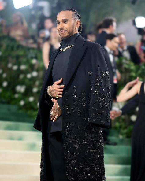 No words, just Sir Lewis Hamilton at the MET gala ✨ #thef1girlies #formula1 #lewishamilton #metgala #f1 Lewis Hamilton Met Gala, Gala Fashion, Met Gala Red Carpet, Rebecca Ferguson, High Fashion Looks, Vogue Dress, Emma Chamberlain, Ashley Graham, Anna Wintour