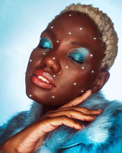 Saphron Morgan on Instagram: “Winter❄️ A shimmery blue eye with pearl accents, makeup influenced by winter🌨  Photographer: @aylacarli  Model: @chish_k  Mua: me🙌🏻…” Winter Ball Aesthetic, Makeup Competition, Mermaid Inspiration, Angel Makeup, Winter Ball, Makeup Portfolio, Holiday Makeup Looks, Winter Makeup, Winter Formal