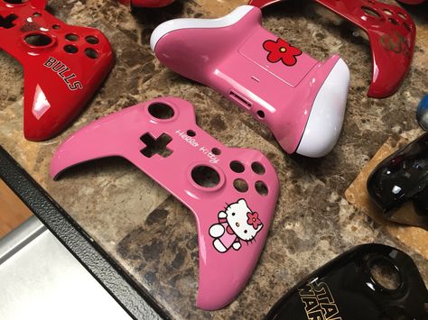 Hello Kitty Xbox One controller Hello Kitty Xbox Controller, Hello Kitty Controller, Xbox Controller Painting Ideas, Painted Xbox Controller, Xbox Controller Painting, Xbox Aesthetic, Gamer Stuff, Xbox Accessories, Art Final