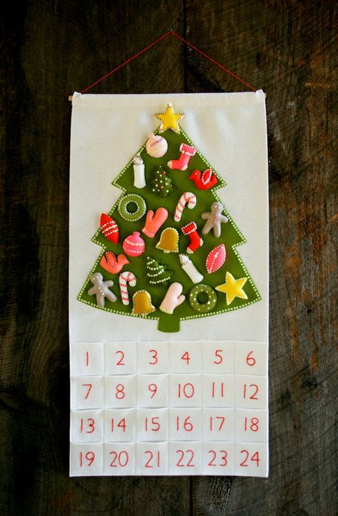 Advent Calendar Pattern, Felt Advent Calendar, Homemade Advent Calendars, Christmas Tree Advent Calendar, Calendar Advent, Christmas Advent Calendar Diy, Calendar Kit, Advent Calenders, Diy Calendar