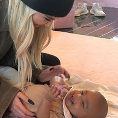 Khloe and Psalm 🖤 #khloekardashian #psalmwest Psalm West, Khloe Baby, Kylie Lipkit, Jenner Kids, Khloe Kardashian And Tristan, Khloe K, Penelope Disick, Kloe Kardashian, Kylie Jenner Pictures