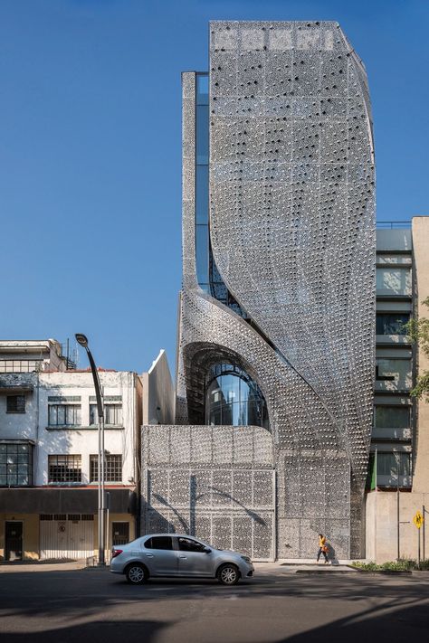 belzberg architects clads mexican office building in perforated carbon-steel façade Mexican Office, Commercial And Office Architecture, Metal Facade, Office Building Architecture, Wood Building, Exterior Cladding, Chinese Architecture, Building Facade, Facade Architecture