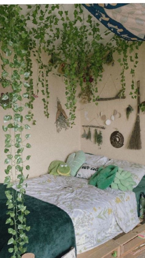 Room Ideas Aesthetic Plants Indie, Green Cottagecore Aesthetic Room, Room Decor Nature Aesthetic, Pastel Cottagecore Aesthetic Room, Eucalyptus In Bedroom, Cottagecore Bedroom Aesthetic Ideas, Plant Core Room, Moss Room Ideas, Moss Aesthetic Room