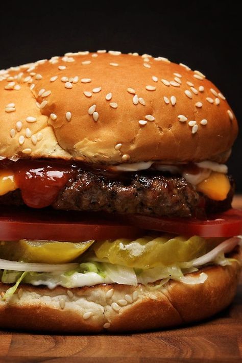 The Food Lab: How to Make a Burger King-Style Whopper Fit for The King | A burger truly fit for The King.	  #burgers #burgerrecipes #seriouseats #recipes Making Burger Patties, Burger Maker, Juicy Hamburgers, Cheeseburger Recipe, Burger Dogs, Burger Press, Homemade Burgers, Food Lab, King Food