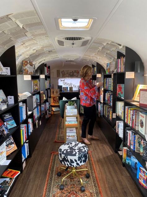 The inside of a airstream trailer turned into a bookstore Bookshop Café, Storybook Gardens, Bookstore Design, Library Cafe, Book Cart, Mobile Library, Hangout Spot, Bookstore Cafe, Dream Library