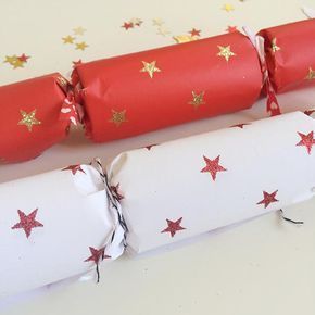 DIY : des crackers de Noël à faire avec les enfants Diy Christmas Crackers, A Frame Tent, Noel Diy, Kids Tents, Christmas Crackers, Diy Christmas Cards, Christmas 2017, Christmas Activities, Christmas Inspiration