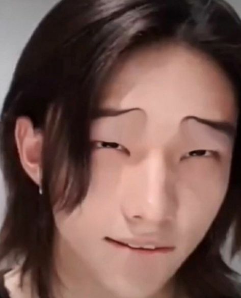 Weird Faces, Weird Pics, Skz Meme, 17 Kpop, Kids Mood, Celebrity Look Alike, Goofy Pictures, Funny Kpop Memes, Skz In Cute