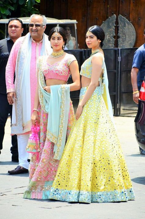 The Kapoors kept it very fresh and reviving !! #guest #celebrityweddings #bollywood #indian #indianwear #lehenga #2018 #shaadisaga #yellow #pink Jahanvi Kapoor, Diwali Games, Sonam Kapoor Wedding, Movie Dresses, Suraj Pancholi, Anand Ahuja, Khushi Kapoor, Family Dress, Jhanvi Kapoor