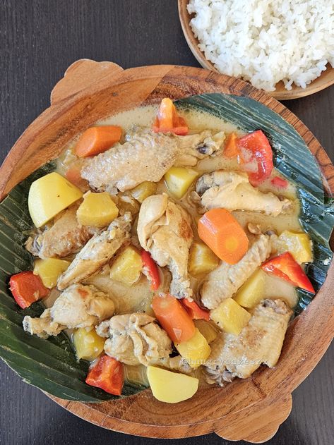 PININYAHANG MANOK (Pineapple Chicken ) - Tita Becky Pininyahang Manok Recipe, Pininyahang Manok, Recipe Filipino Food, Barbeque Pork, Steamed White Rice, Bone In Chicken, Pineapple Chunks, Budget Family Meals, Cheap Meal Ideas