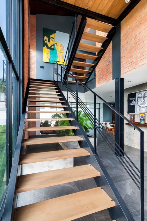 Aquí puedes encontrar fotos con ideas de diseño de interiores. ¡Inspírate! Building Details, House Extension Plans, Modern Apartment Design, Industrial Style Furniture, Building Layout, Staircase Railings, Farmhouse Boho, Loft Design, Railing Design