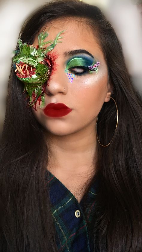 Eating flower wild flower makeup look poison ivy halloween special fx sfx makeup creative alin shabtay #flowermakeup #originalmakeup #sfx #specialfx #sfxmakeup #tropicalmakeup #tropicalmakeuplook #earth #earthmakeup #4elements #4elementsmakeup #4elements makeuplook #crazymakeup creepy makeup blood gory Scary Sfx Makeup, Elements Makeup, Sfx Makeup Ideas, Poison Ivy Halloween, Sfx Ideas, Makeup Ideas For Halloween, Gore Makeup, Creepy Makeup, Makeup Creative