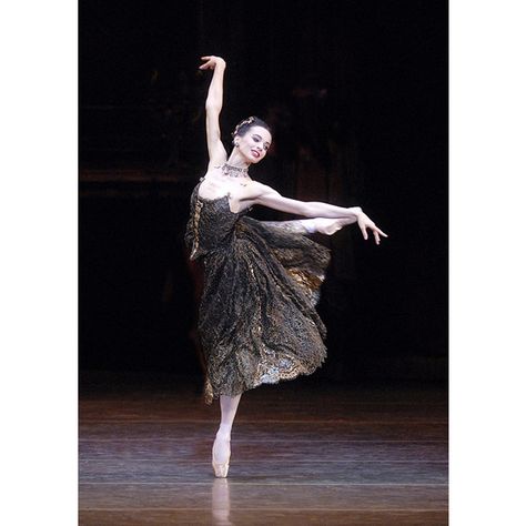 To dance forever ❤ liked on Polyvore Gold Ballet Aesthetic, Manon Ballet, Ballet En Pointe, Royal Ballet Sleeping Beauty, Titania Fairy Queen Ballet, Black And White Swan Ballet, Diaghilev Ballet Russes, Dance Forever, Ballerina Dancing