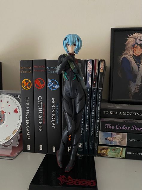 Black Anime Figures, Action Figure Aesthetic, Rei Ayanami Figurines, Rei Figure Evangelion, Action Figures Aesthetic, Anime Figure Aesthetic, Anime Figure Shelf, Neon Genesis Cosplay, Anime Figures Aesthetic