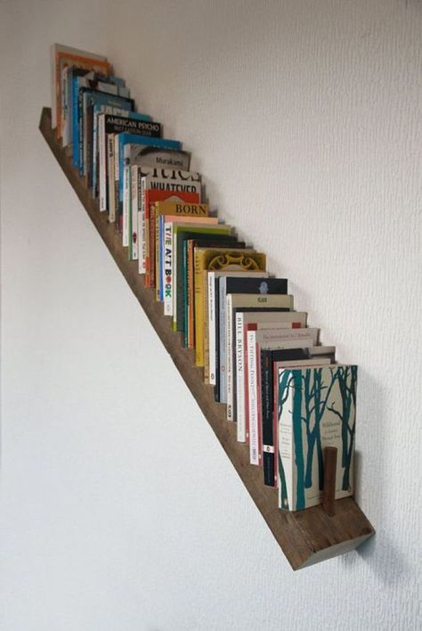 Diy Shelves Design, Staircase Bookshelf, Diy Shelves Ideas, Grey Floating Shelves, Mini Couch, Sofa Makeover, Floating Shelves Bedroom, Patio Couch, Regal Design