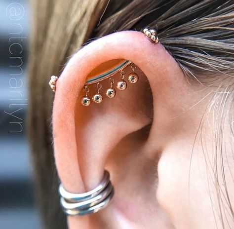 Co Washing, Piercing Transversal, Industrial Piercing Jewelry, Cool Ear Piercings, Raw Stone Jewelry, Cool Piercings, Cute Ear Piercings, Cute Piercings, Industrial Piercing