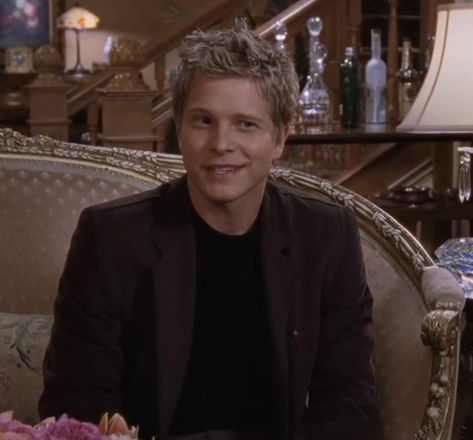 Logan Gilmore, Gilmore Girls Logan, Rory Gilmore Style, Logan Huntzberger, Rory And Logan, Drake Photos, Gilmore Guys, Matt Czuchry, Gilmore Girls Seasons