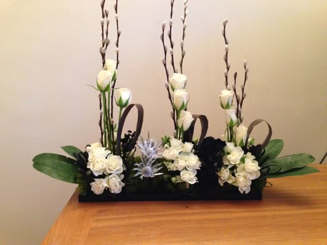 Contemporary designs - suitable for an event or for a large mantle Continental Flower Arrangements, Flower Show Designs Floral Arrangements, Design Floral Moderne, Arreglos Ikebana, Contemporary Flower Arrangements, Modern Floral Arrangements, Easter Flower Arrangements, White Flower Arrangements, Large Flower Arrangements