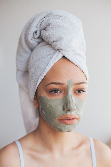 These simple clay mask recipes can help clear and soften skin—no spa required. Clay Mask Recipe, Facial For Oily Skin, Green Clay Mask, Face Mask For Pores, Mask Recipes, Mask For Oily Skin, Green Face Mask, Pore Mask, Night Mask