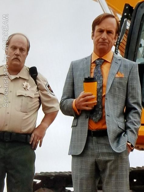 Michael H. Cole (the Deputy) and Bob Odenkirk     ( Saul).... 'Dedicado A Max' ... BETTER CALL SAUL  (2020) Saul Goodman Costume, Saul Goodman Outfit, Saul Goodman Halloween Costume, Better Call Saul Characters, Saul Goodman Suit, Better Call Saul Cast Photos, Jim And Kim Better Call Saul, Fancy Suits, Jimmy Mcgill