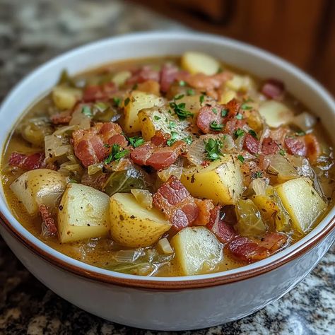 Cabbage And Potato Soup, Cabbage Potato Soup, Bacon Cabbage, Irish Bacon, Stuffed Pepper Casserole, Cabbage And Potatoes, Bacon Soup, Cabbage Soup Recipes, Cabbage And Bacon