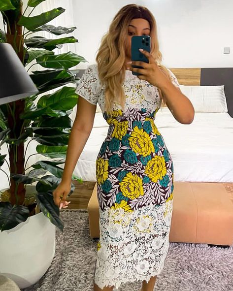 An Ankara Gown and Lace Combination Ankara And Lace Styles, Ankara And Lace, Ankara Styles For Women, Ankara Dress Designs, Classy Short Dresses, Modest Dresses Fashion, Ankara Dress Styles, African Print Dress Ankara, Short African Dresses