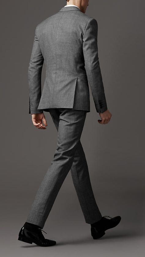 Burberry Slim Suit - Rear View Suit Vents Back, Suits Men Back View, Man In Suit Back View, Suit Back View, Man Back View, Burberry Suit, Terno Slim, Slim Fit Suit Men, Walking Man