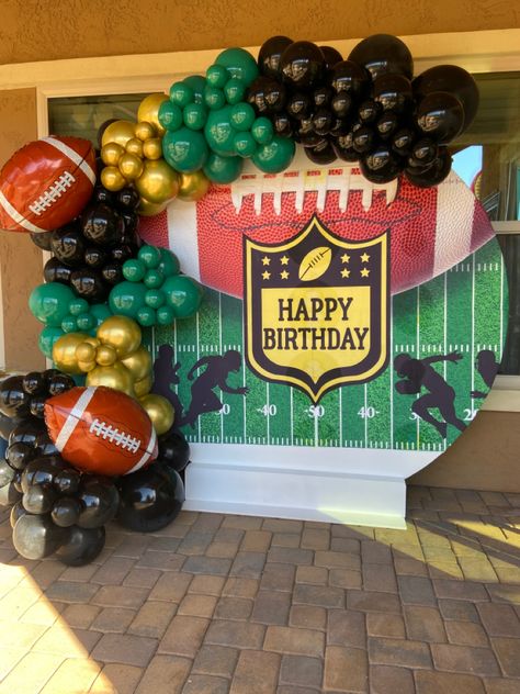 Flag Football Party, Super Bowl Party Food, Nfl Party, Football Theme Birthday, Football Balloons, Football Party Decorations, Bowl Party Food, Football Theme Party, Football Birthday Party