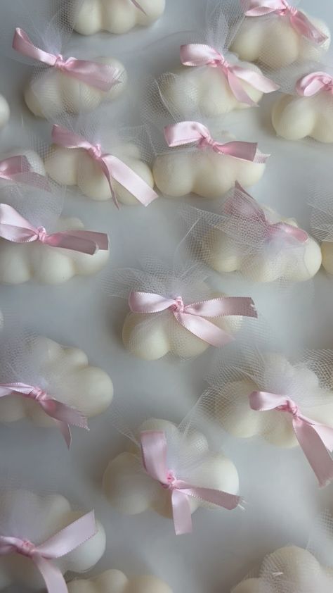 PILLAR CANDLES + CANDLE RENT | Baby shower cloud candles 💞 Handmade candles Soy wax candles Party Favors Cloud Candles . .#pillarcandles #bubblecandle #minibubble… | Instagram Baby Shower Giveaways Ideas, Bougie Baby Shower Ideas, Baby Shower Favor Ideas, Cloud Candle, Baby Shower Giveaways, Souvenir Ideas, Baby Shower Candle Favors, Baby Candle, Baby Shower Souvenirs