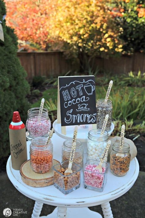 Sweet 16 Bonfire, Bonfire Backyard, Backyard Bonfire Party, Bonfire Birthday Party, Bonfire Birthday, Smores Party, Campfire Party, Fall Bonfire, Camping Backyard