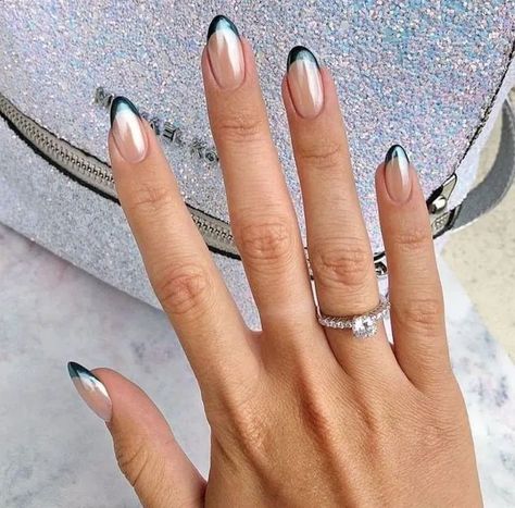 Acrylic Nails Chrome, Black Chrome Nails, Chrome French, Blue Chrome Nails, Nails Shape, Unghie Sfumate, Chrome Nails Designs, French Tip Nail Designs, Short Gel Nails