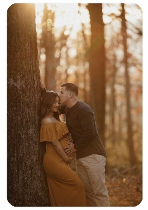 Pregnant Couple Photo Ideas, Cute Couple Maternity Pictures, Poses For Pregnant Couples, Maternity Couple Photoshoot Ideas, Pregnant Outdoor Photography, Maternity Pictures Flower Field, Maternity Fall Photos, Maternity Fall Pictures, Maternity Session Outdoor