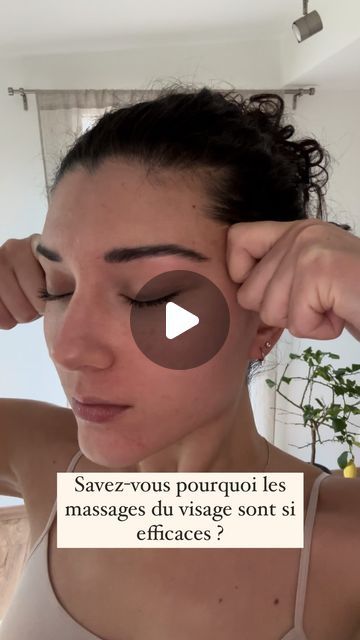 Axelle Metlaghi | Facialiste, experte massage visage on Instagram: "Les massages du visage ont une action en profondeur et c’est pour cette raison qu’ils sont extrêmement efficaces    Les rides par exemple ne sont que la conséquence de la la contraction répétée des muscles de notre visage. L’action est simple et mécanique, en relaxant les muscles peauciers du visage, par le massage, les rides s’atténuent.   Mais le massage va également permettre de stimuler les fibroblastes qui sont les cellules responsables de la production de collagène et d’élastine, permettant ainsi de lutter contre le relâchement cutané.    En stimulant la circulation sanguine, on offre également une meilleure oxygénation des tissus ce qui améliore l’élasticité de la peau.   Et enfin, le massage favorise la purificatio Massage Visage Anti Age, Face Taping, Muscle Relaxer, Anti Aging, Massage, Instagram