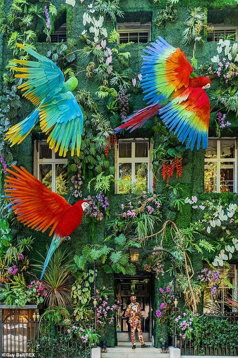 It comes ahead of it's annual Annabel's for The Amazon charity event, which takes place on 30 September Rio Carnival Party Decorations, Brazil Themed Party, Brazil Decorations, Annabels Mayfair, Brazilian Decoration, Brazil Decor, Parrot Decor, Bird Display, Brazil Party