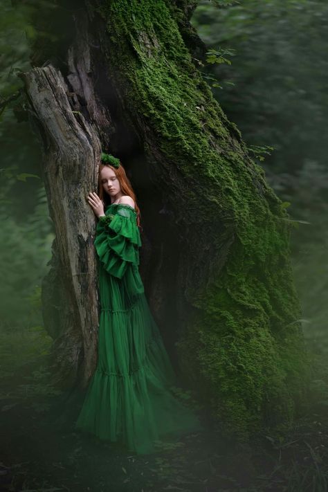 Nature Photoshoot Ideas Forests, Woodland Photoshoot, Fantasy Shoot, Fairytale Photoshoot, Fairy Photoshoot, Dark Forest Aesthetic, 30 Birthday, Film Photography Tips, Romantic Photoshoot