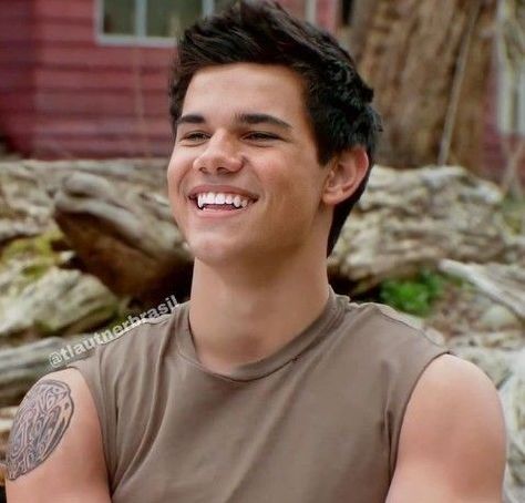 Jacob From Twilight, Jacob Black Aesthetic, Taylor Lautner Shirtless, Leah Clearwater, Jacob Twilight, Seth Clearwater, Stephenie Meyer Books, Taylor Jacobs, Jacob Black Twilight