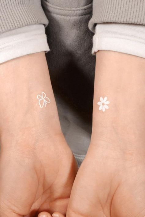 25 Attractive White Tattoo Designs – Ideasdonuts Finger Tattoos Fade, Small White Tattoos, White Ink Tattoos, White Butterfly Tattoo, Earthy Tattoos, Tato Minimal, White Ink Tattoo, Petite Tattoos, Cute Tiny Tattoos