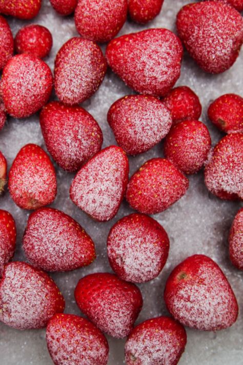 How To Freeze Strawberries - Preserving Your Strawberry Harvest Freeze Strawberries, Strawberry Harvest, Freezing Strawberries, Strawberry Huller, Freezing Fruit, Macerated Strawberries, Frozen Strawberry, Strawberry Preserves, How To Make Smoothies