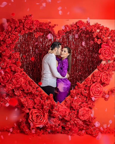 Valentine’s Day Photo Sets, Valentines Day Photo Backdrop Diy, Valentines Photoshoot Model, Christmas Masquerade Party, Decoration Valentines Day, Valentines Window Display, Unique Event Decor, Valentine Backdrop, Party Balloons Diy