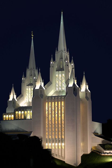 Sand Diego, San Diego Temple, Lds Temple Pictures, Temple Lds, Mormon Temples, La Jolla California, Temple Pictures, Church Pictures, Cool Places