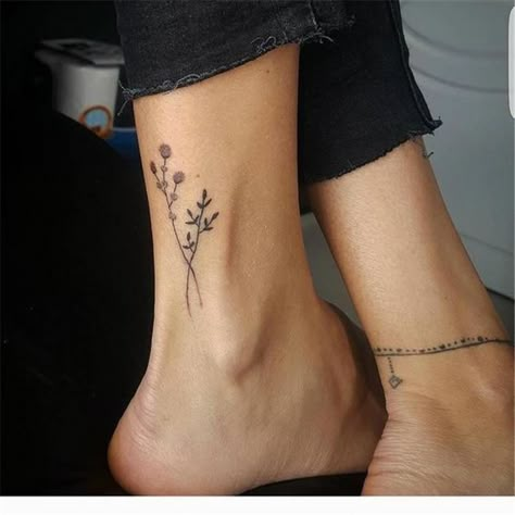 Small Foot Tattoos, Shape Tattoo, Tattoo Henna, Cat Tattoos, Inspiration Tattoos, Tiny Tattoo, Diy Tattoo, Dainty Tattoos, Subtle Tattoos