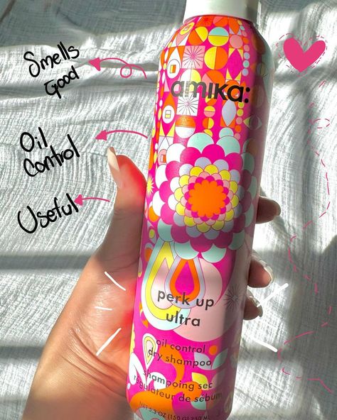 For those of us who suffer from an oily scalp, 🥲 we know that at least every 2 days we must wash it very well with shampoo or someone will notice it. 😅 Dry shampoo has been a great temporary solution to this and especially for busy days. 🪄 That’s why I was very excited to use this dry shampoo from Amika, the Perk Up Ultra Oil Control and I must say that I really liked it, because especially at the roots where the oil is most concentrated, it gives me a feeling of having my hair very clean an... Dry Shampoo Aesthetic, Amika Hair Products Aesthetic, Amika Hair Perfume, Shampoo Aesthetic, Amika Hair Products Curly, Amika Texture Spray, Amika Dry Shampoo, Amika Perk Up Dry Shampoo, Dry Curly Hair